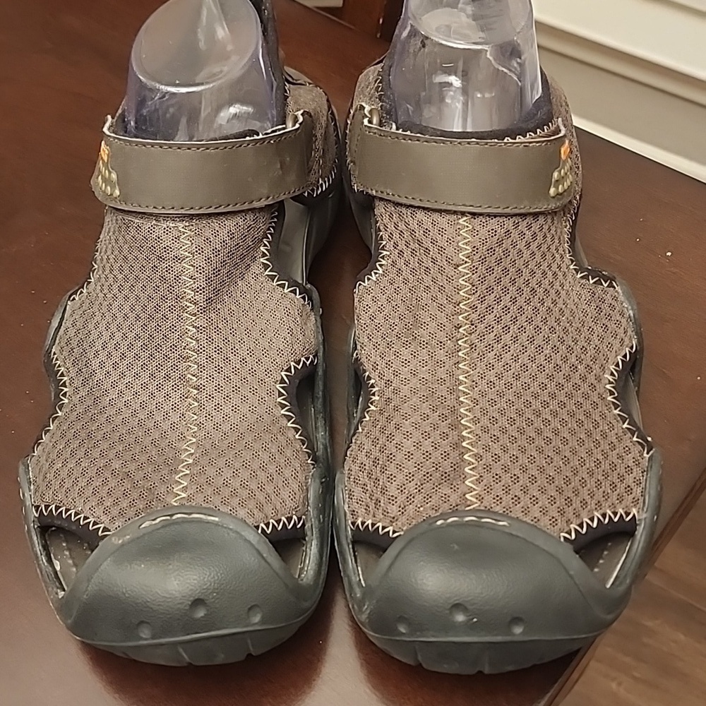 CROCS Water shoes Sz 12 Brown Rubber toe